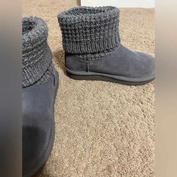 Grey Ugg Boots size 6 in women's - Picture 3 of 6